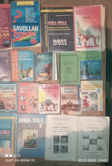 Adabiyot,ertak va turli xildagi kitoblar sotiladi.