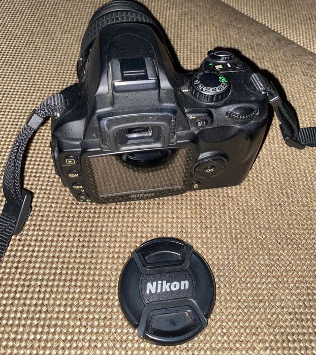 Зеркалка Nikon D40