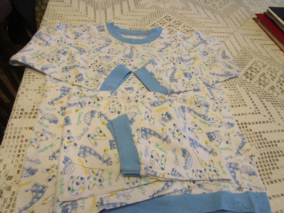 Лот от две поларени блузи-общо12лв.