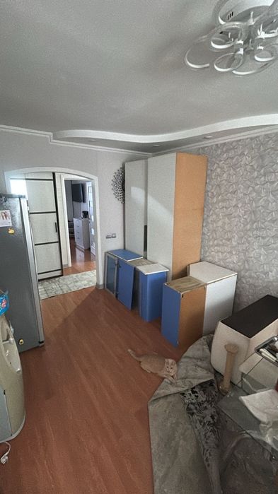 Кухонный гарнитур + 2 белых шкафа