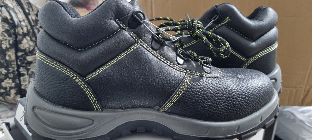 Спец ботинки 44 размер. Ещё 41-37