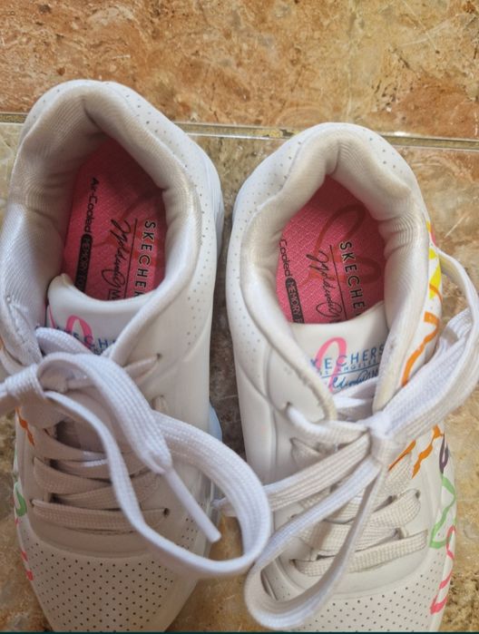 2 perechi Adidasi Skechers