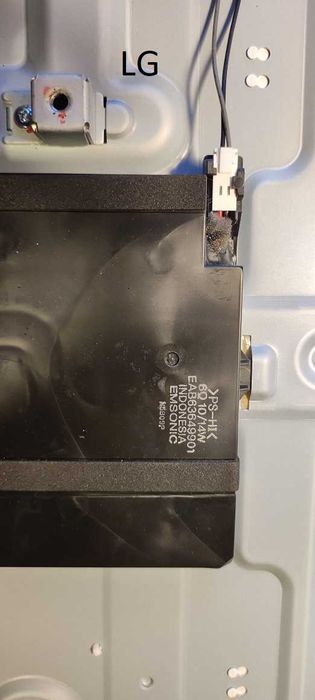 телевизор 50 инча с пукнатa матрицa LG 50LF652V