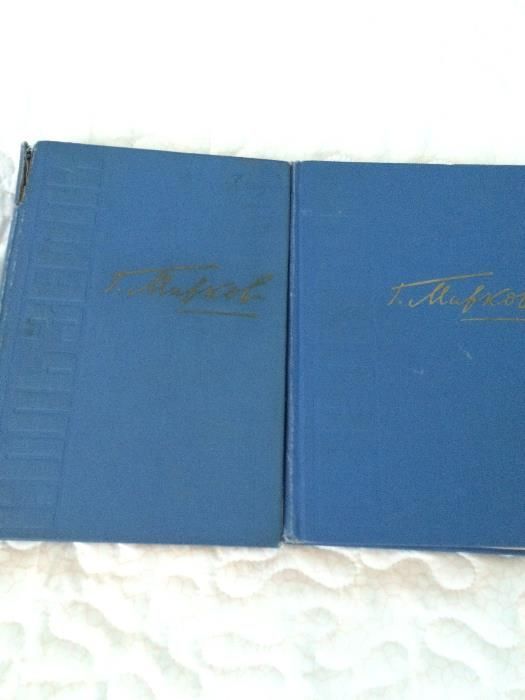 Книги разные и альбомы