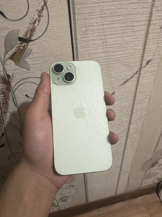 Продам Iphone 15 в хорошем состоянии