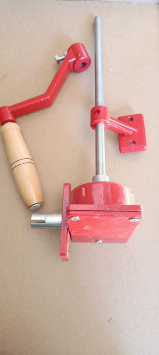 Редуктор за ръчна центрофуга за мед.