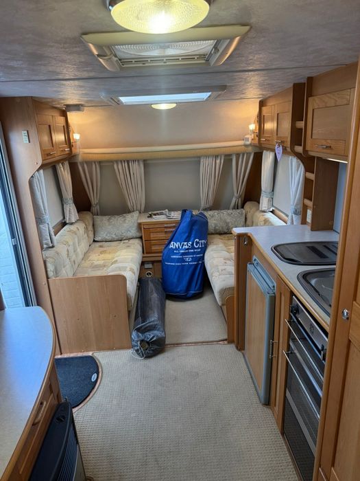 ‼️De vânzare‼️ rulota Compass Corona, pat matrimonial francez, an fabricație 2007