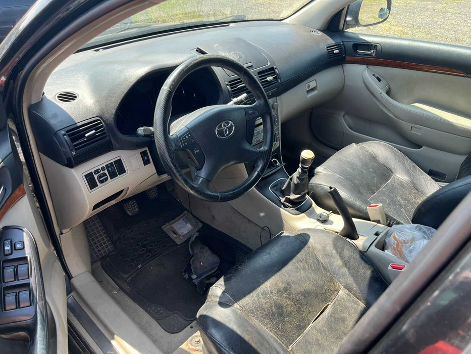 Dezmembrez Toyota Avensis T25 facelift 2.0 diesel 2007