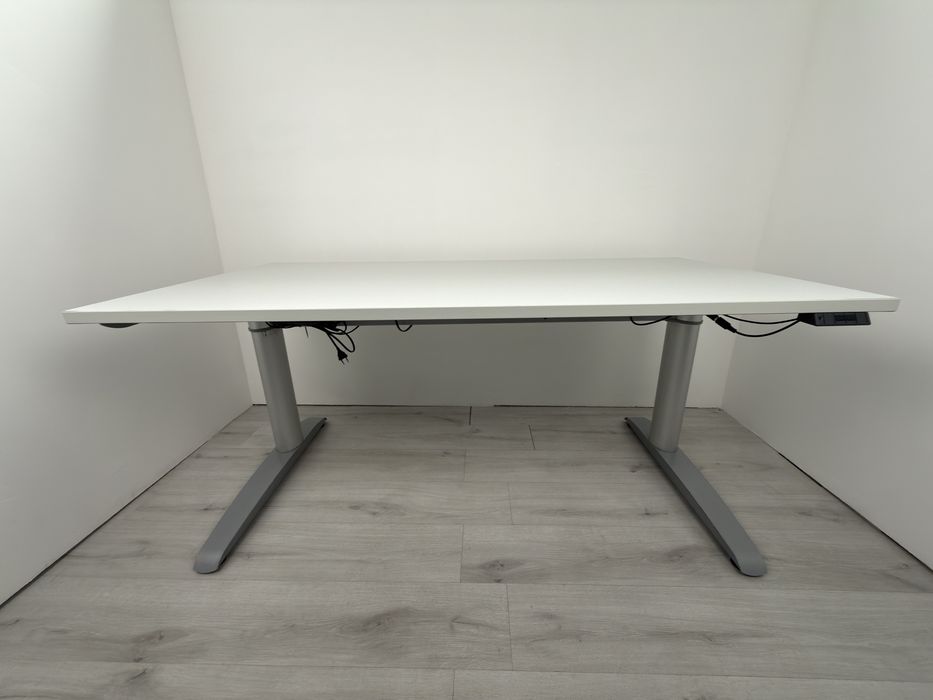 Бюро електрическо регулируем подходящо за домашен офис и бизнес среда