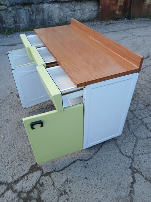 Работен шкаф железен