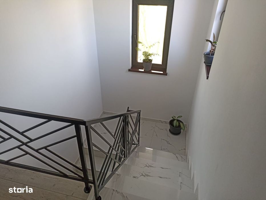 Casa D+P+E la intrare in Curtesti