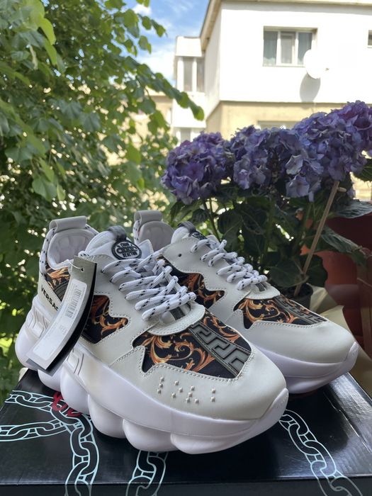 Versace chain reaction