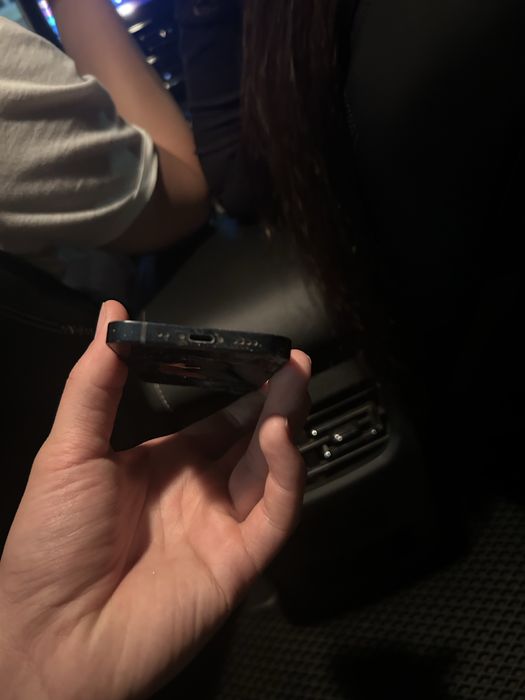 В продаже айфон 13mini