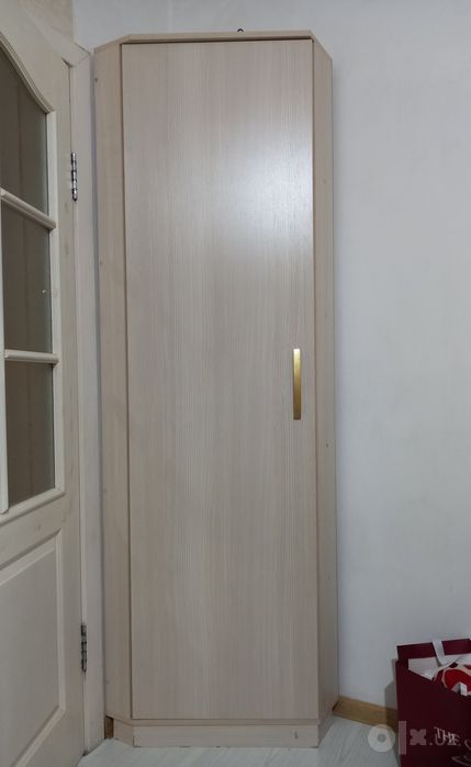 Шкаф .высота 210см