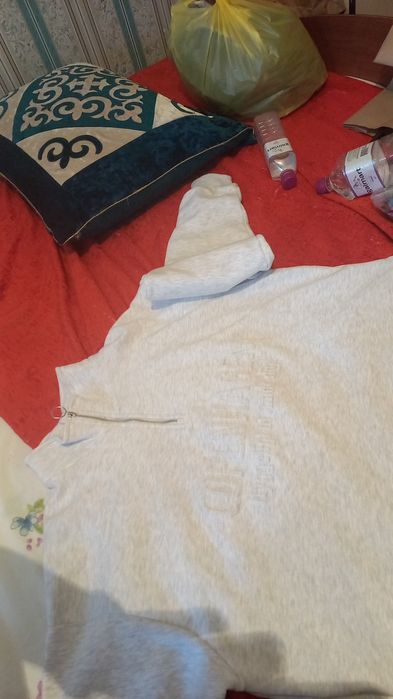 Белая кофта оверсайс