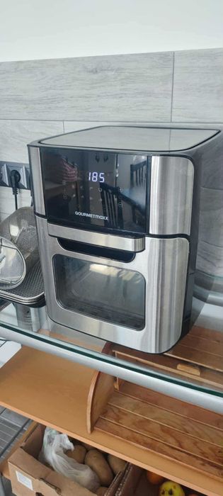 Vând fripteuza cu aer cald Gourmetmaxx model GLA-1003,