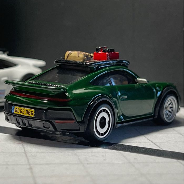 Hot Wheels Christmas Customs