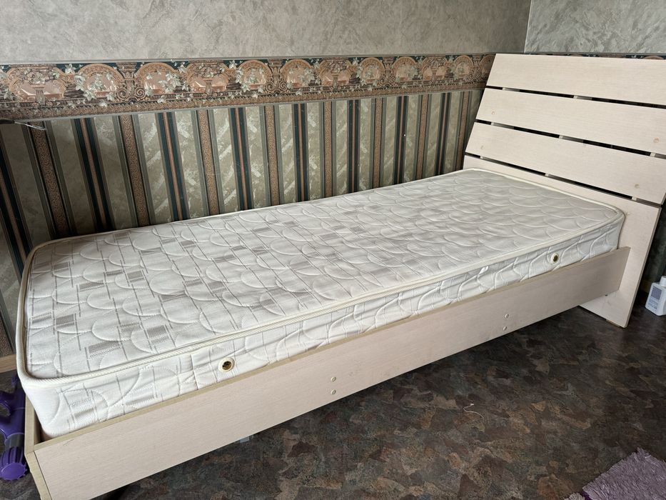 Шкаф и кровать гарнитур