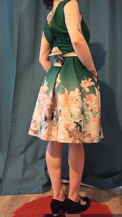 Rochie verde cu buzunare și cordon