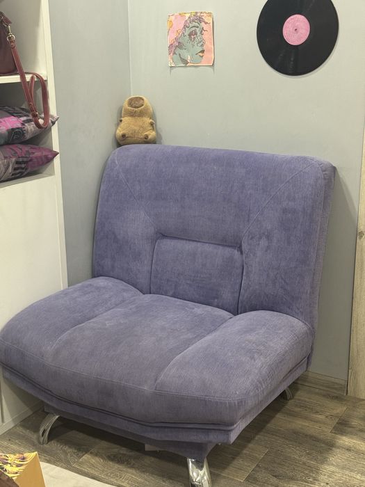 Продам кресло фиолетовое