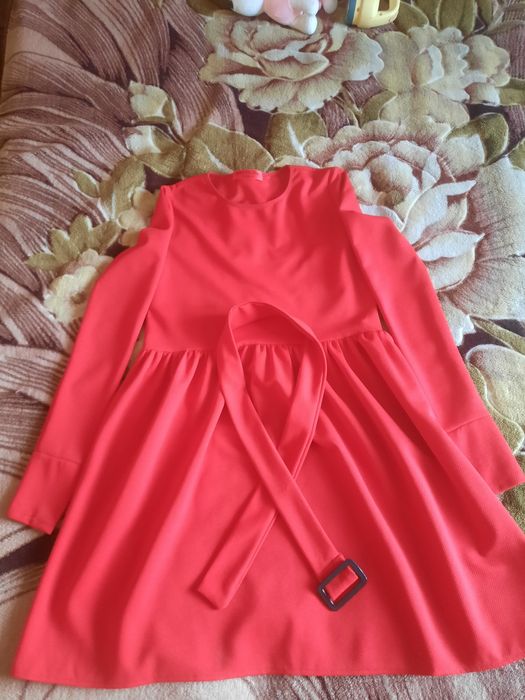 Продам красное платье