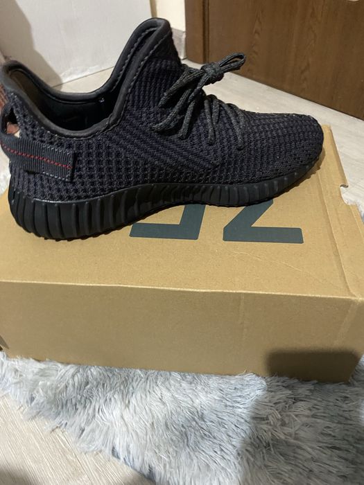Yeezy 350 v2 чисто нови