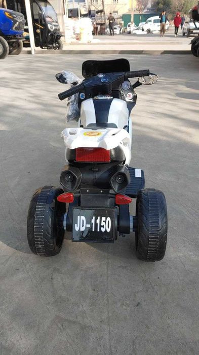 Yosh bolalar mashinasi