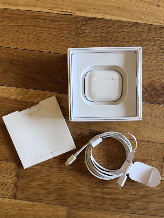 Airpods слушалки бели