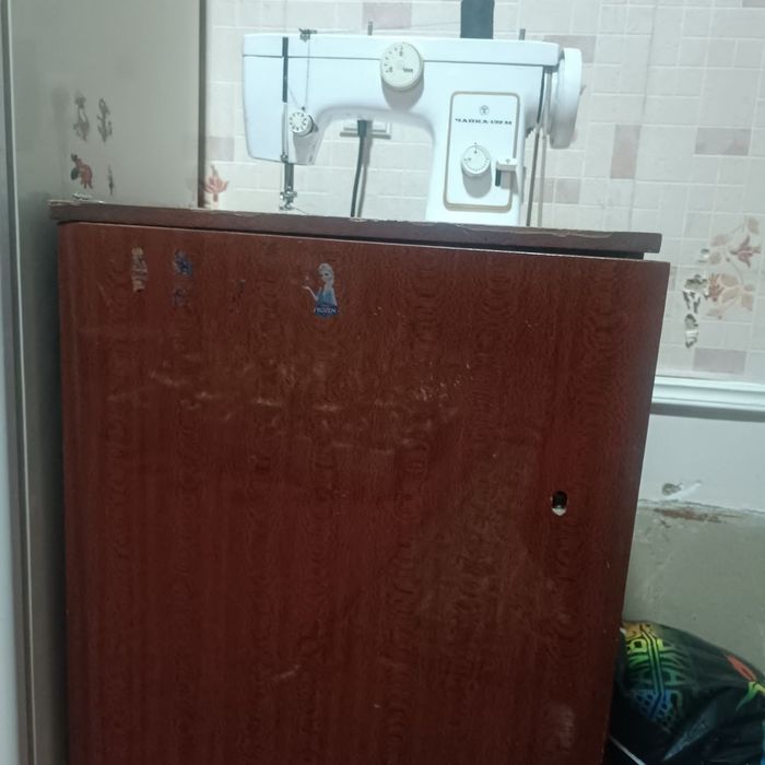 Тикув машинаси срочна сотилади