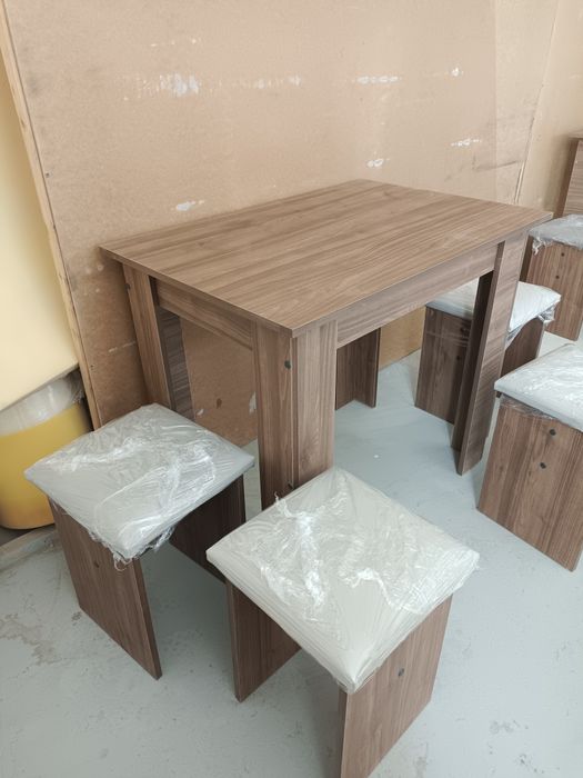 Продаю комплект столы