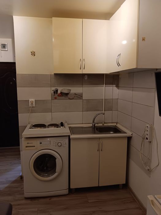 Proprietar, închiriez garsonieră central .