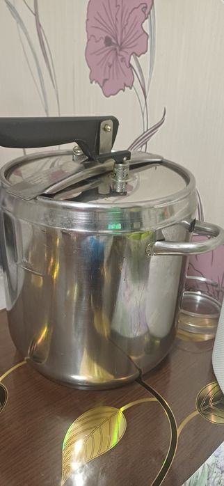 Oala sub presiune stare buna