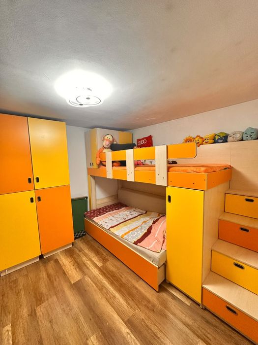 Mobilier cameră copii – set complet cu pat supraetajat și dulapuri – stare foarte bună