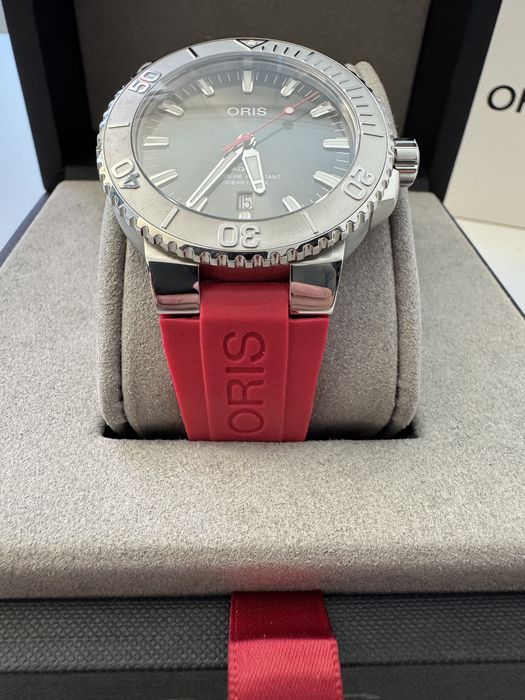 Часовник Oris Aquis 01 733 7730 4153-07 4 24 66EB Swiss Made
