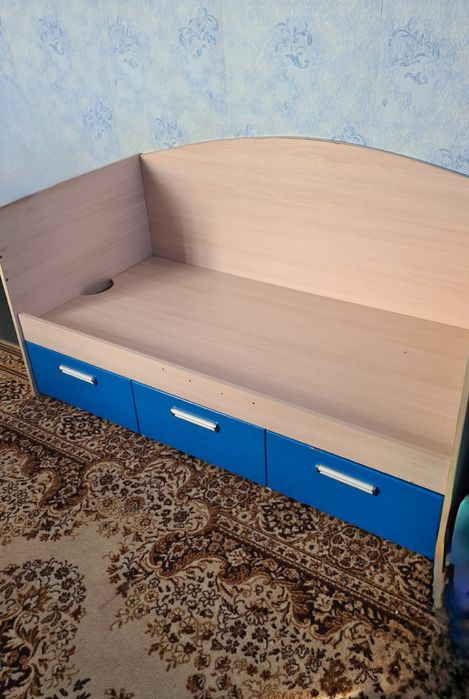 Продам Детская кровать с ящиками (б/у)