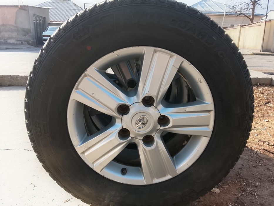 Шины зимние липучки Roadstone Корея, Диски R18 Toyota в оригинале я ди