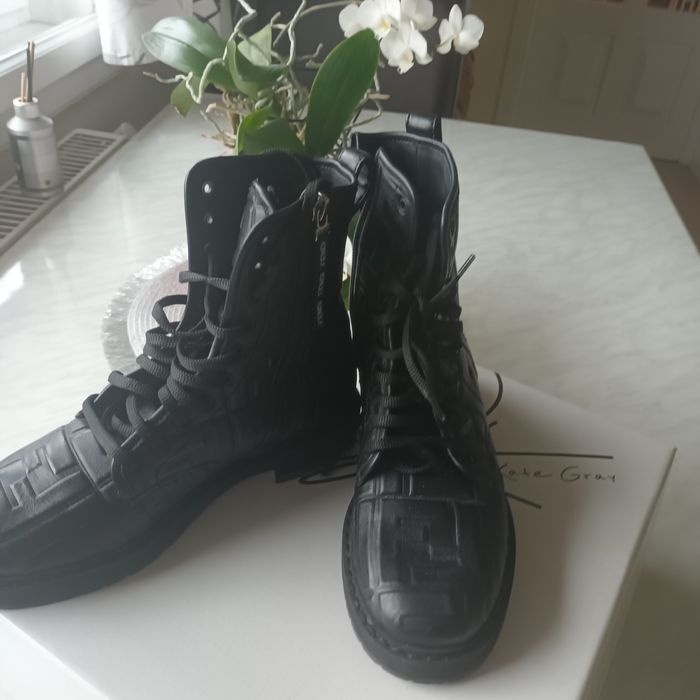 Vând Ghete Fendi noi fără eticheta.pret de magazin 760euro