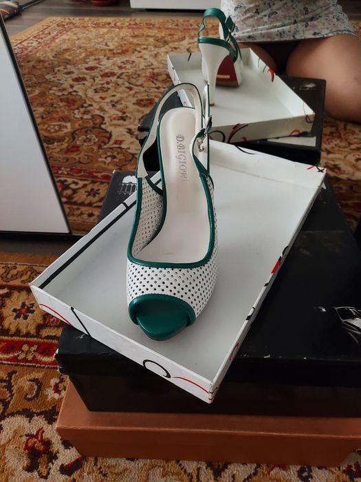 Продам босоножки