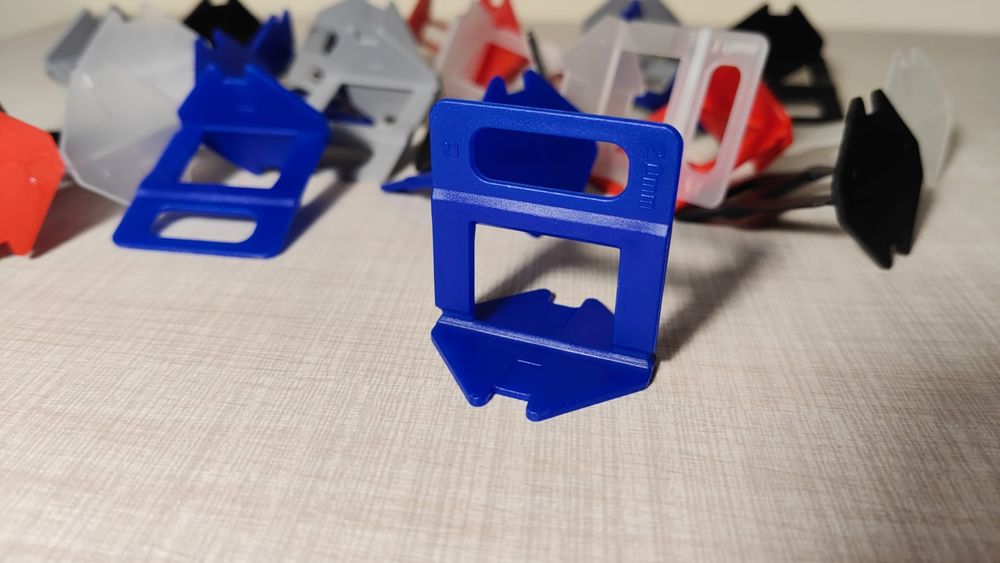 Clema / Clips / Distantier nivelare placi ceramice  1mm, 1.5mm si 2mm