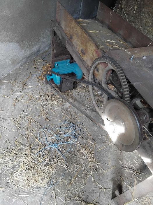 Vand tocator paie cu motor 220v