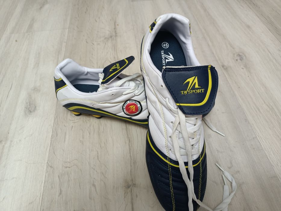 Продам бутсы  новый