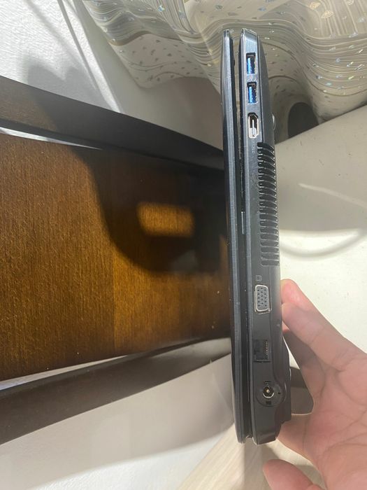MSI шустрый ноутбук на core i3 + SSD