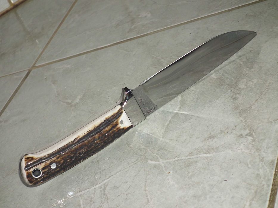 Cutit vánátoare maghiar masiv plásele din corn otel N690 toc piele nou mester Szalontai István