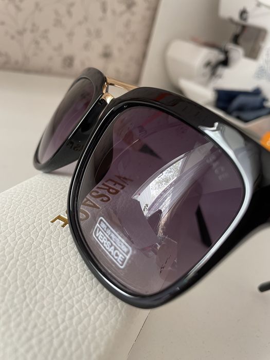 Продам очки солнцезащитные Versace