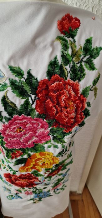 Rochie cusută cu mărgele