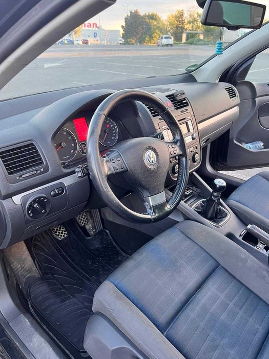 Volkswagen Golf 5 2007 – 1.4 Benzina