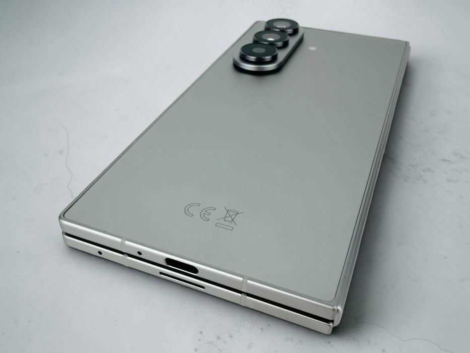 Samsung Galaxy Z Fold 7 5G 256GB 12RAM Silver Shadow 75 ЗАРЯДА! Гаранция!