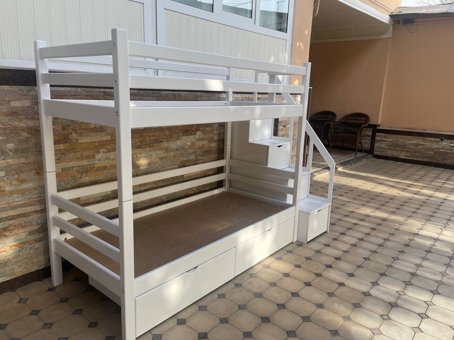 Двухъярусная кровать