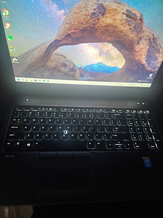 HP ZBook 15 Mobile Workstation i7 QuadCore 16/32Gb Ram Nvidia Quadro SSD, отлична батерия, Docking станция, Windows 11