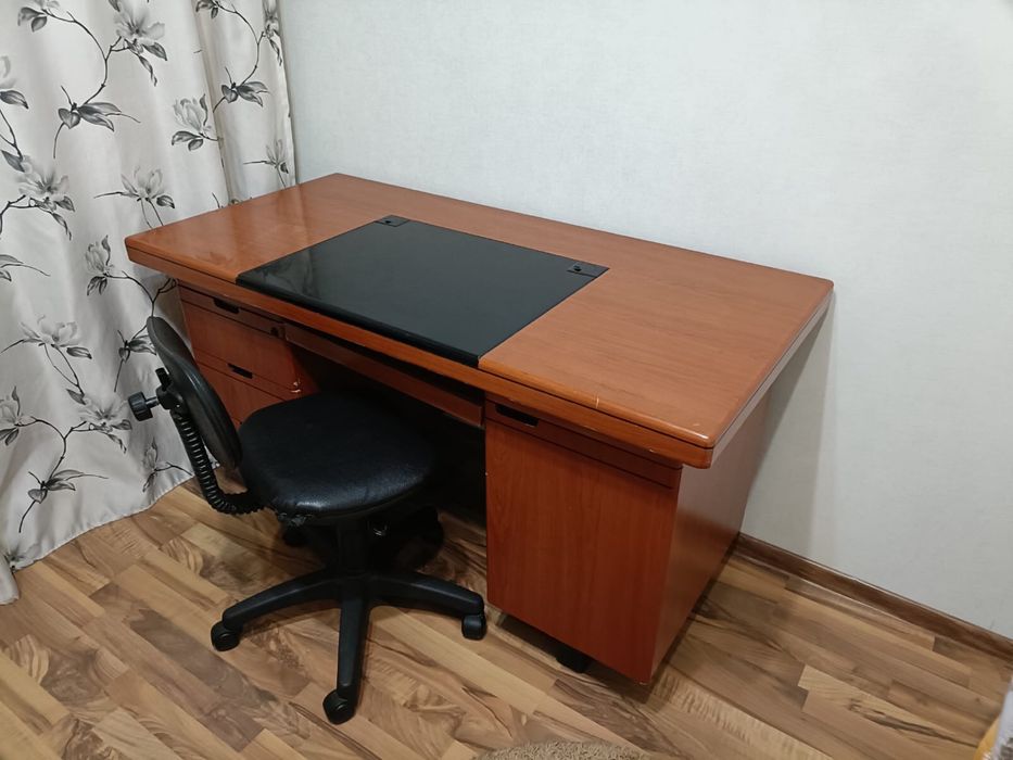 Продается письменный стол